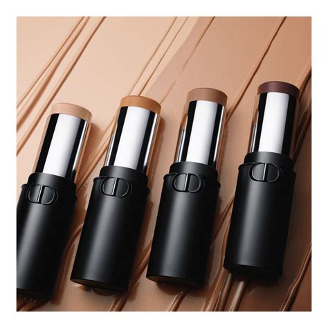 Dior Forever Skin Perfect: the stick foundation with a blurred finish 